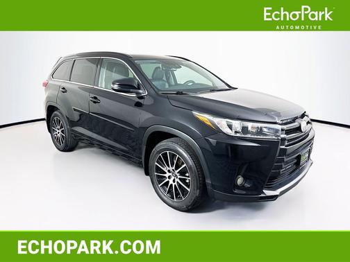 Midnight Black Metallic 2017 Toyota Highlander SE