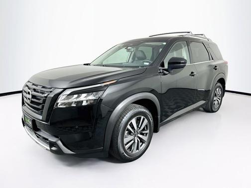 Super Black 2023 Nissan Pathfinder SL 4WD