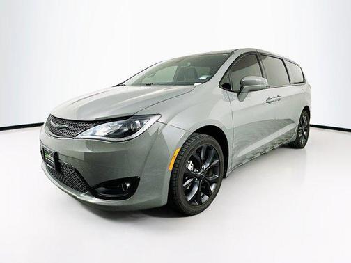 2020 Chrysler Pacifica Touring