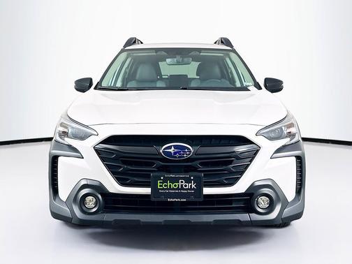 Crystal White Pearl 2025 Subaru Outback Onyx Edition