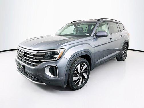 Platinum Gray Metallic 2025 Volkswagen Atlas 2.0T SE w/Technology