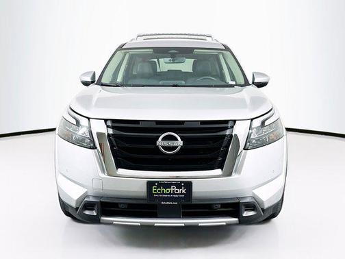 Brilliant Silver Metallic 2025 Nissan Pathfinder SL 4WD
