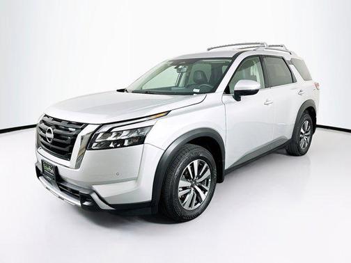 Brilliant Silver Metallic 2025 Nissan Pathfinder SL 4WD
