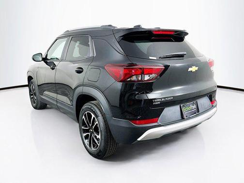 Mosaic Black Metallic 2025 Chevrolet Trailblazer LT