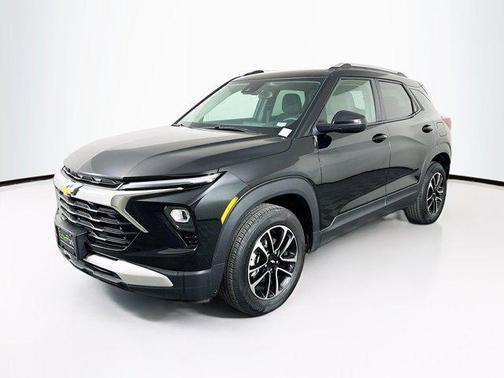 Mosaic Black Metallic 2025 Chevrolet Trailblazer LT