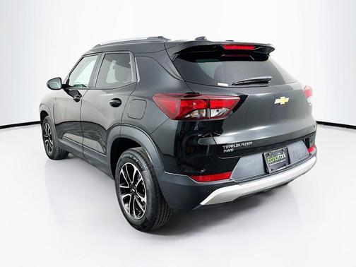 Mosaic Black Metallic 2025 Chevrolet Trailblazer LT