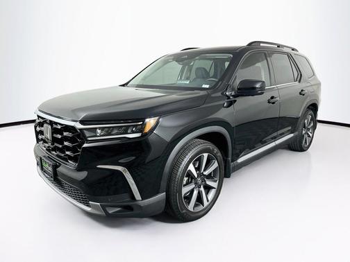 Crystal Black Pearl 2023 Honda Pilot AWD Elite