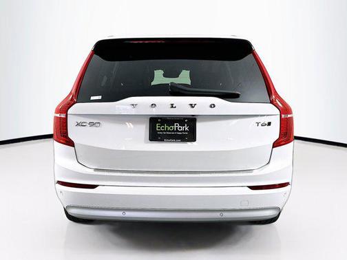 2022 Volvo XC90 T6 Momentum