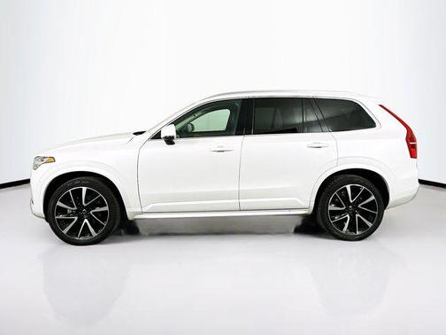 2022 Volvo XC90 T6 Momentum