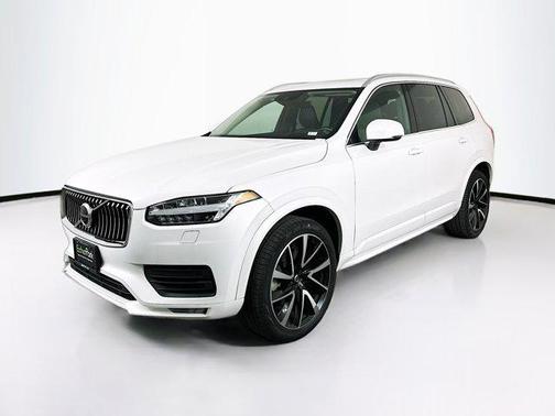 2022 Volvo XC90 T6 Momentum