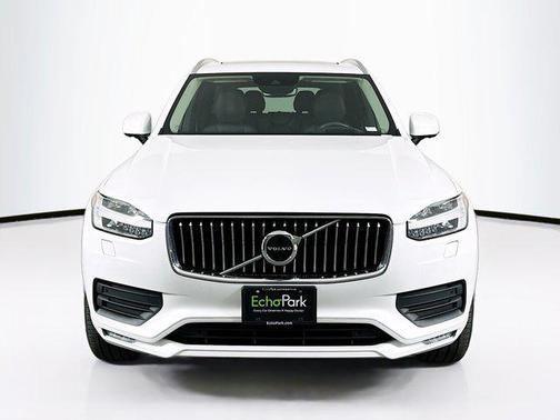 2022 Volvo XC90 T6 Momentum