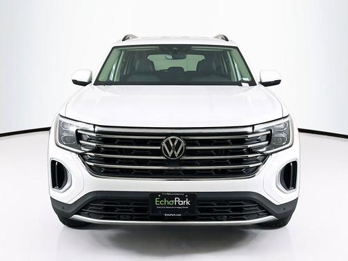 Pure White 2025 Volkswagen Atlas 2.0T SE w/Technology 4MOTION