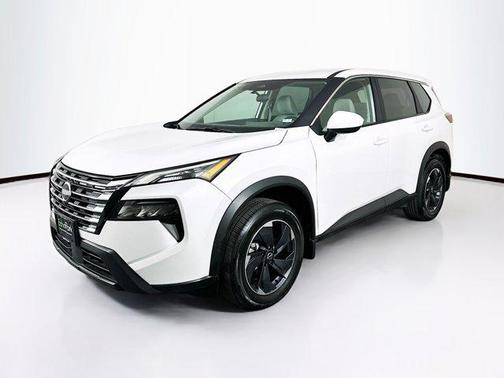 Everest White Pearl 2025 Nissan Rogue SV