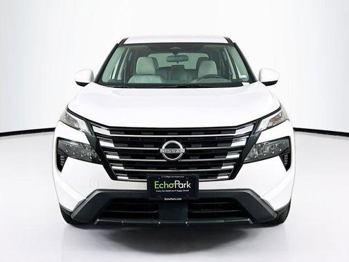 Everest White Pearl 2025 Nissan Rogue SV