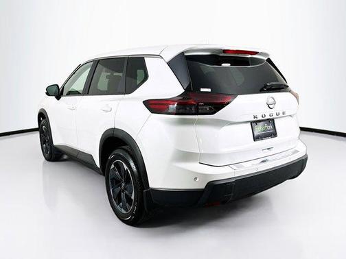 Everest White Pearl 2025 Nissan Rogue SV