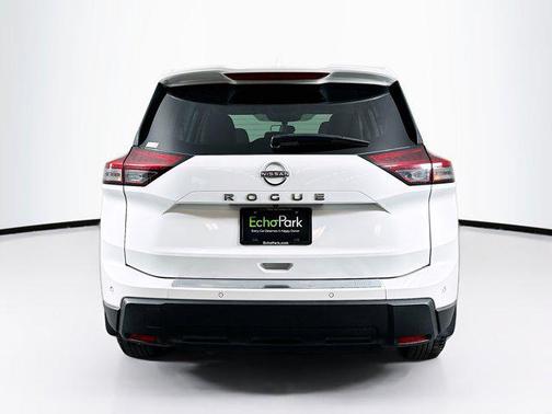 Everest White Pearl 2025 Nissan Rogue SV