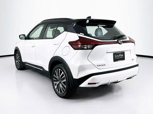 2021 Nissan Kicks SR