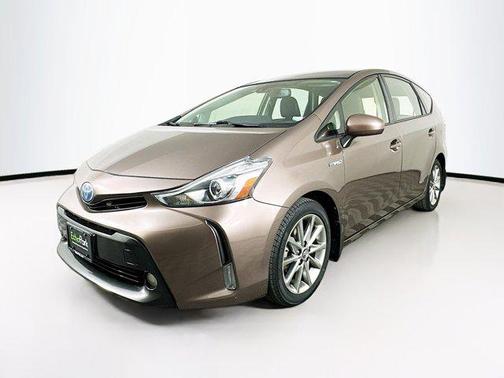 2017 Toyota Prius v Five