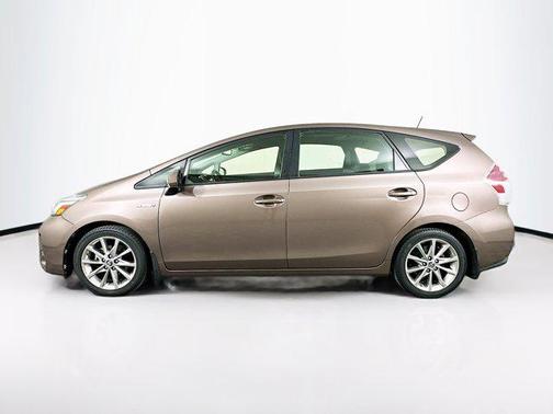 2017 Toyota Prius v Five