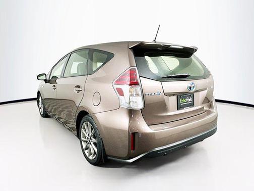 2017 Toyota Prius v Five