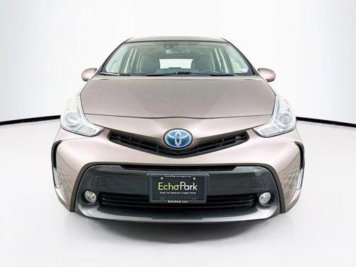 2017 Toyota Prius v Five