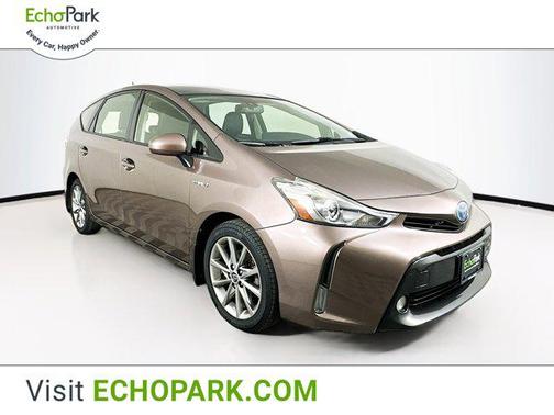 2017 Toyota Prius v Five