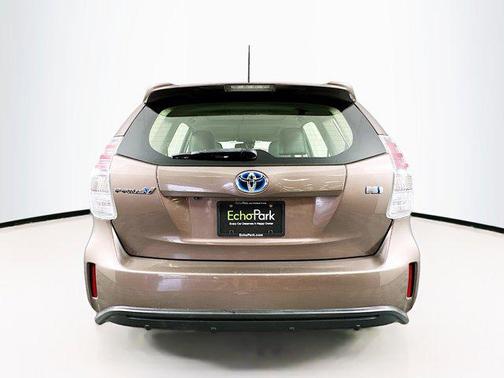 2017 Toyota Prius v Five