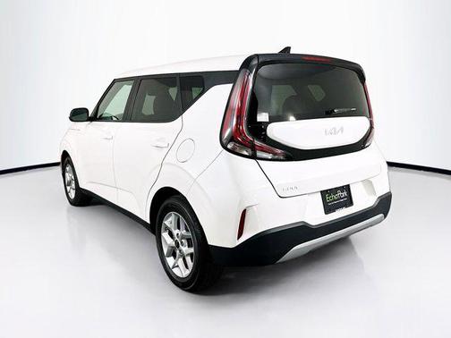 Snow White Pearl 2025 Kia Soul LX