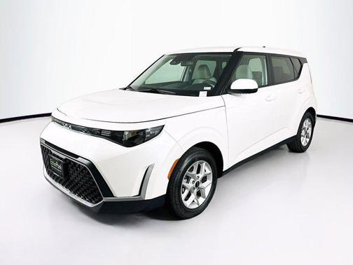 Snow White Pearl 2025 Kia Soul LX