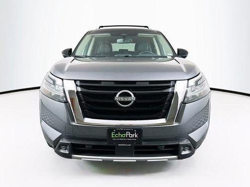 2022 Nissan Pathfinder SL 4WD