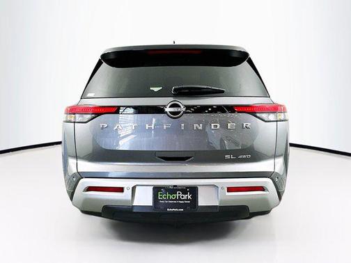 2022 Nissan Pathfinder SL 4WD