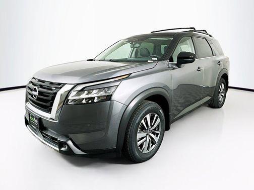 2022 Nissan Pathfinder SL 4WD