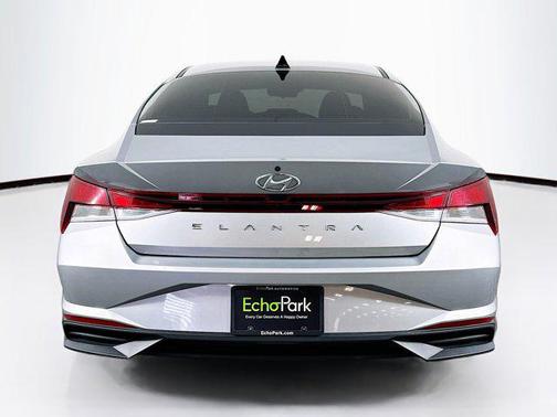 2023 Hyundai ELANTRA SE