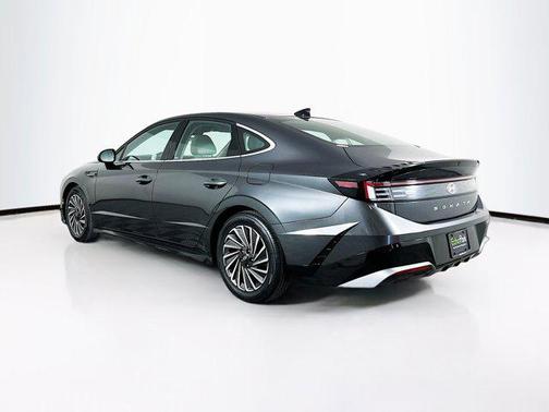 2025 Hyundai SONATA Hybrid SE