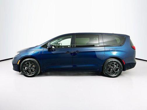 2022 Chrysler Pacifica Hybrid Touring L