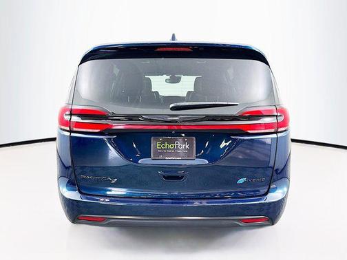 2022 Chrysler Pacifica Hybrid Touring L
