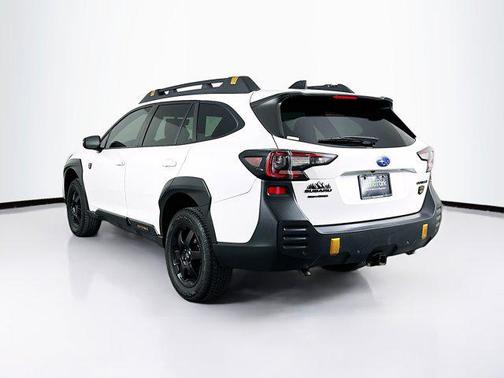 Crystal White Pearl 2023 Subaru Outback Wilderness