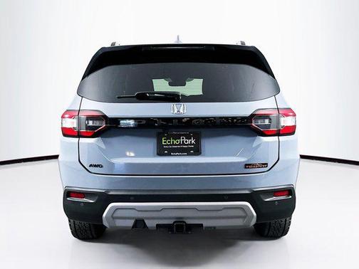 Sonic Gray Pearl 2025 Honda Pilot TrailSport