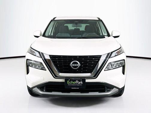 Pearl White Tricoat 2023 Nissan Rogue SV