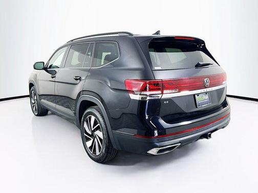 Deep Black Pearl 2025 Volkswagen Atlas 2.0T SE w/Technology