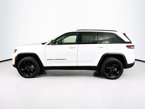 Bright White Clearcoat 2024 Jeep Grand Cherokee Altitude