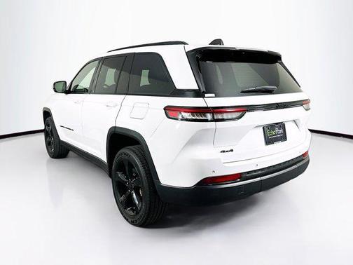 Bright White Clearcoat 2024 Jeep Grand Cherokee Altitude