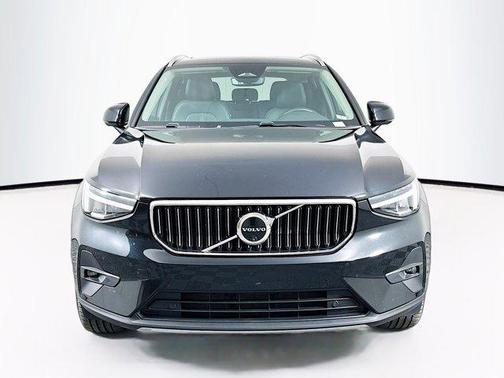 2025 Volvo XC40 B5 Plus Bright Theme
