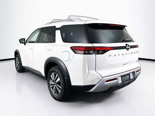 2024 Nissan Pathfinder SL FWD