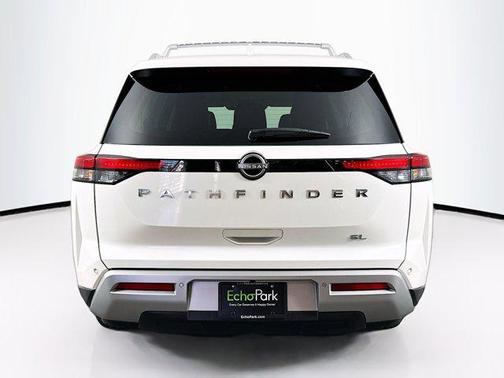 2024 Nissan Pathfinder SL FWD