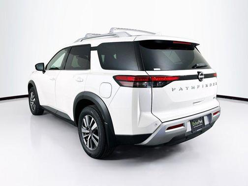 2024 Nissan Pathfinder SL FWD