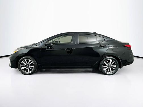 Super Black 2024 Nissan Versa 1.6 SV