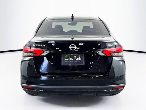 Super Black 2024 Nissan Versa 1.6 SV