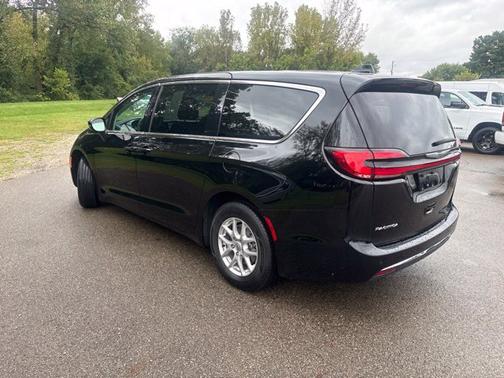 Diamond Black 2024 Chrysler Pacifica Touring L