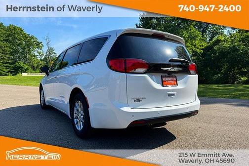 2025 Chrysler Voyager LX